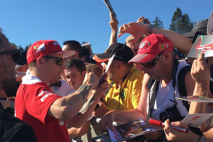 Kimi Räikkönen Hochzeit
 Kimi Räikkönen Hochzeit bereits wieder vergessen Formel 1