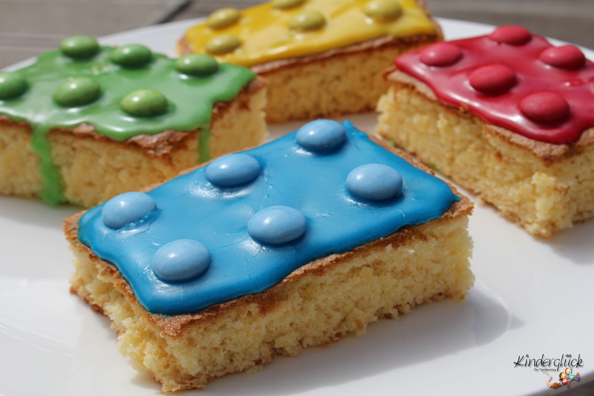 Kinder Kuchen
 Baustein Kuchen für den Kindergeburtstag • Kinderglück