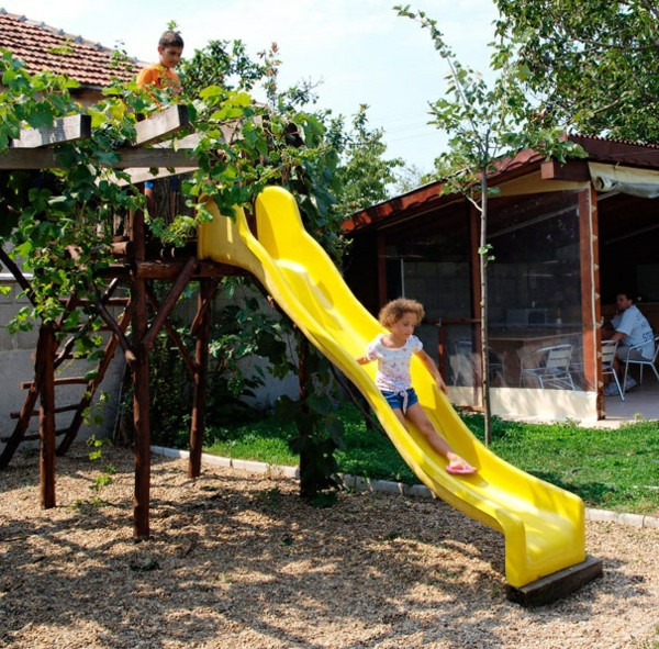 Kinderrutsche Garten
 Kinderrutsche im Garten garantiert großen Kinderspaß