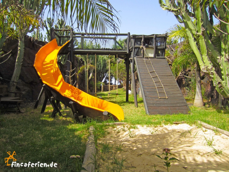 Kinderspielplatz Garten
 Finca Lanzarote mit Pool Internet und Meerblick