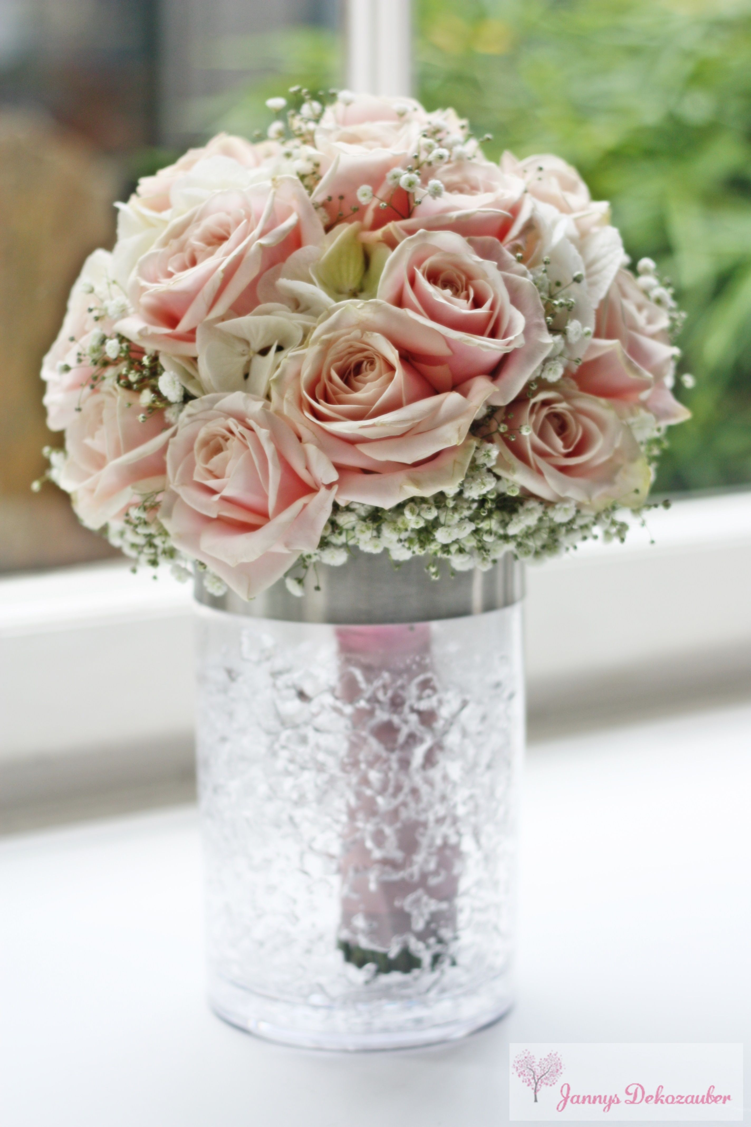 Kirchenbankschmuck Hochzeit
 Brautstrauß rosa Rosen Schleierkraut rund Griff rosa