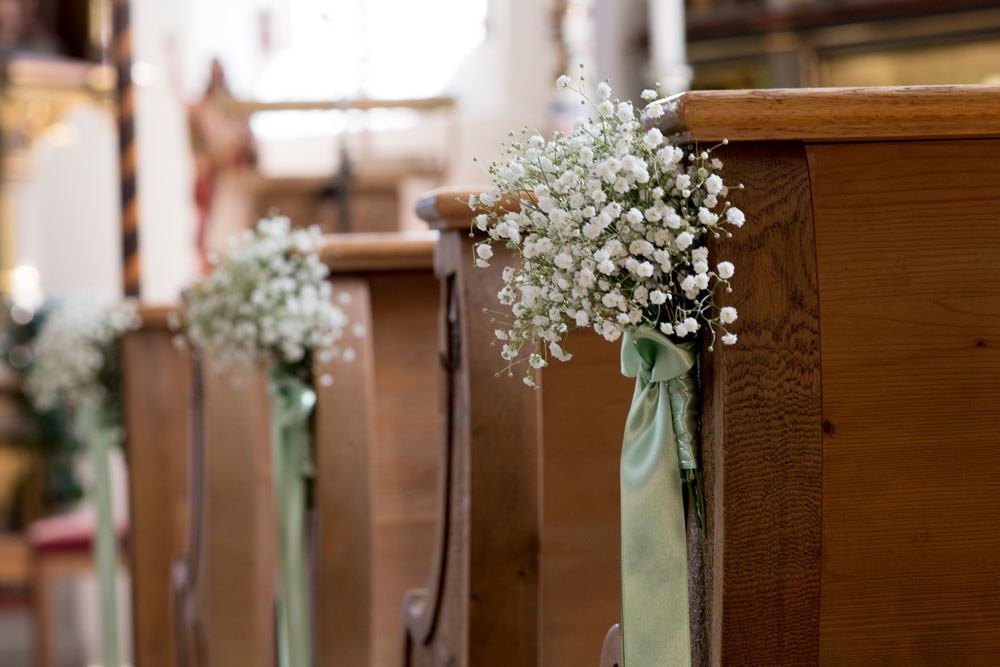 Kirchenbankschmuck Hochzeit
 Kirchenschmuck Trauung Blumenfenster Dachau Tel