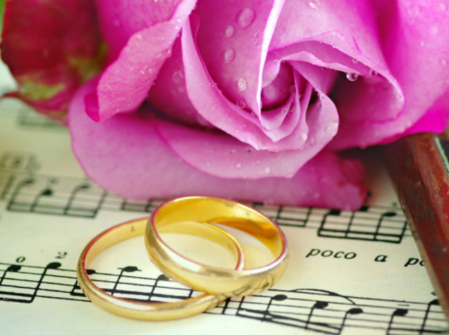 Kirchenlieder Zur Hochzeit
 Kirchliche Hochzeit Die richtigen Kirchenlieder wählen