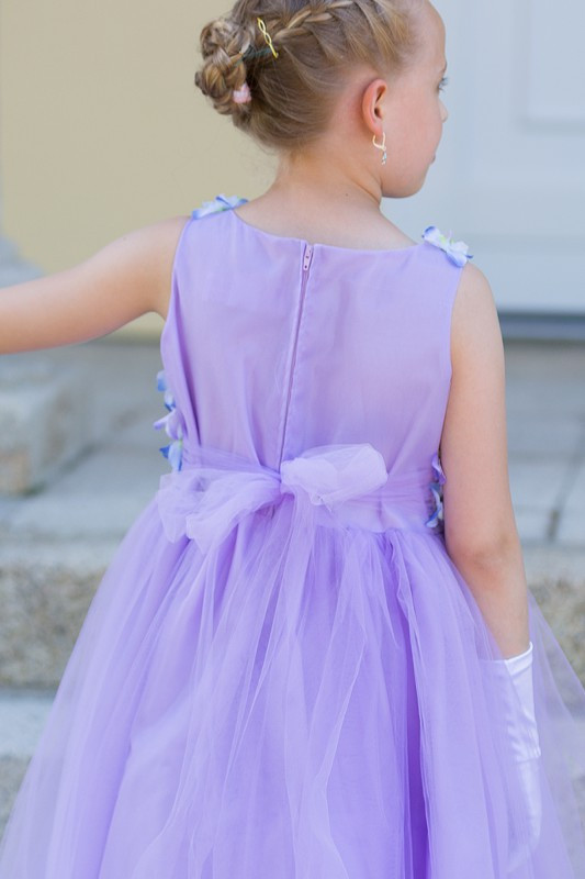 Kleid Flieder Hochzeit
 BIMARO Mädchen Kleid Rosalie flieder lila Blüten Perlen