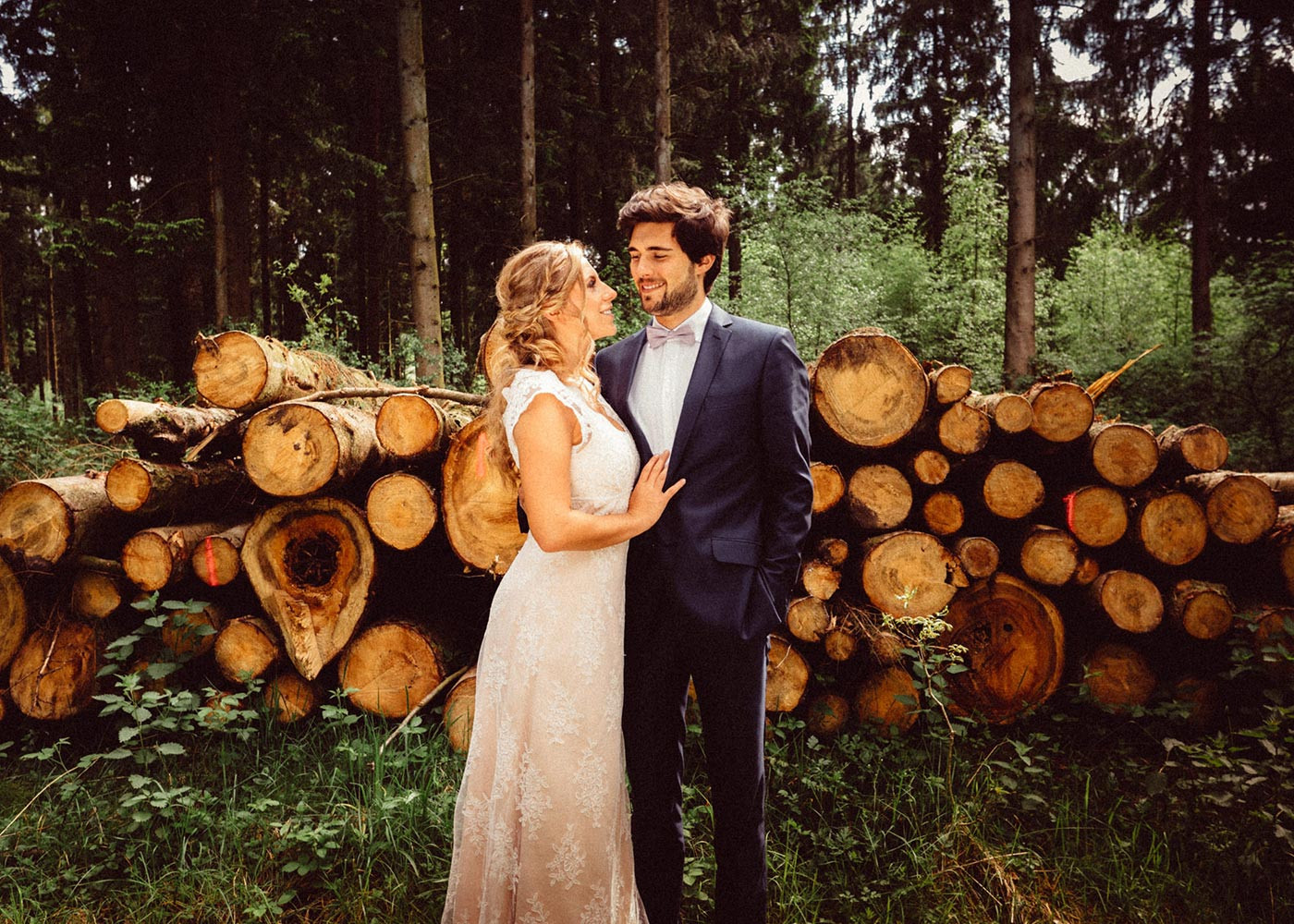 Kleine Hochzeit
 Kleine Hochzeit in der Natur Waldhochzeit mit elegantem Touch