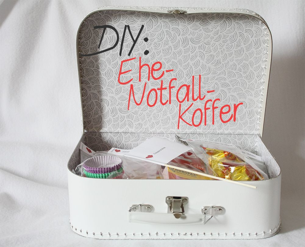 Kleine Hochzeit Ideen
 DIY Geschenk zur Hochzeit Ehe Notfall Koffer