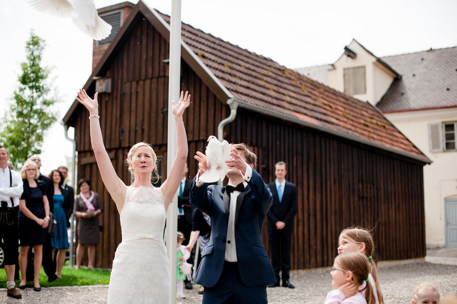 Kloster Holzen Hochzeit
 Sommerliche Traumhochzeit in Kloster Holzen mit Fototipps