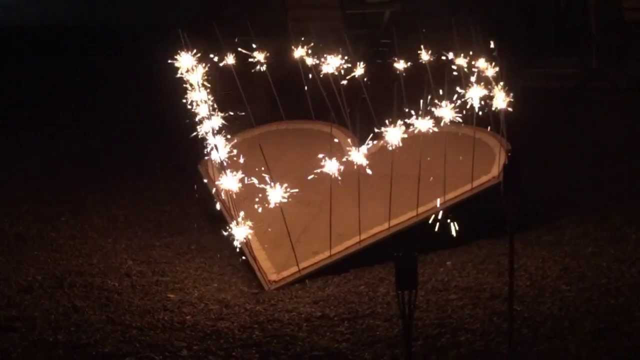 Knicklichter Hochzeit
 DIY Wunderkerzenherz für eine Hochzeit