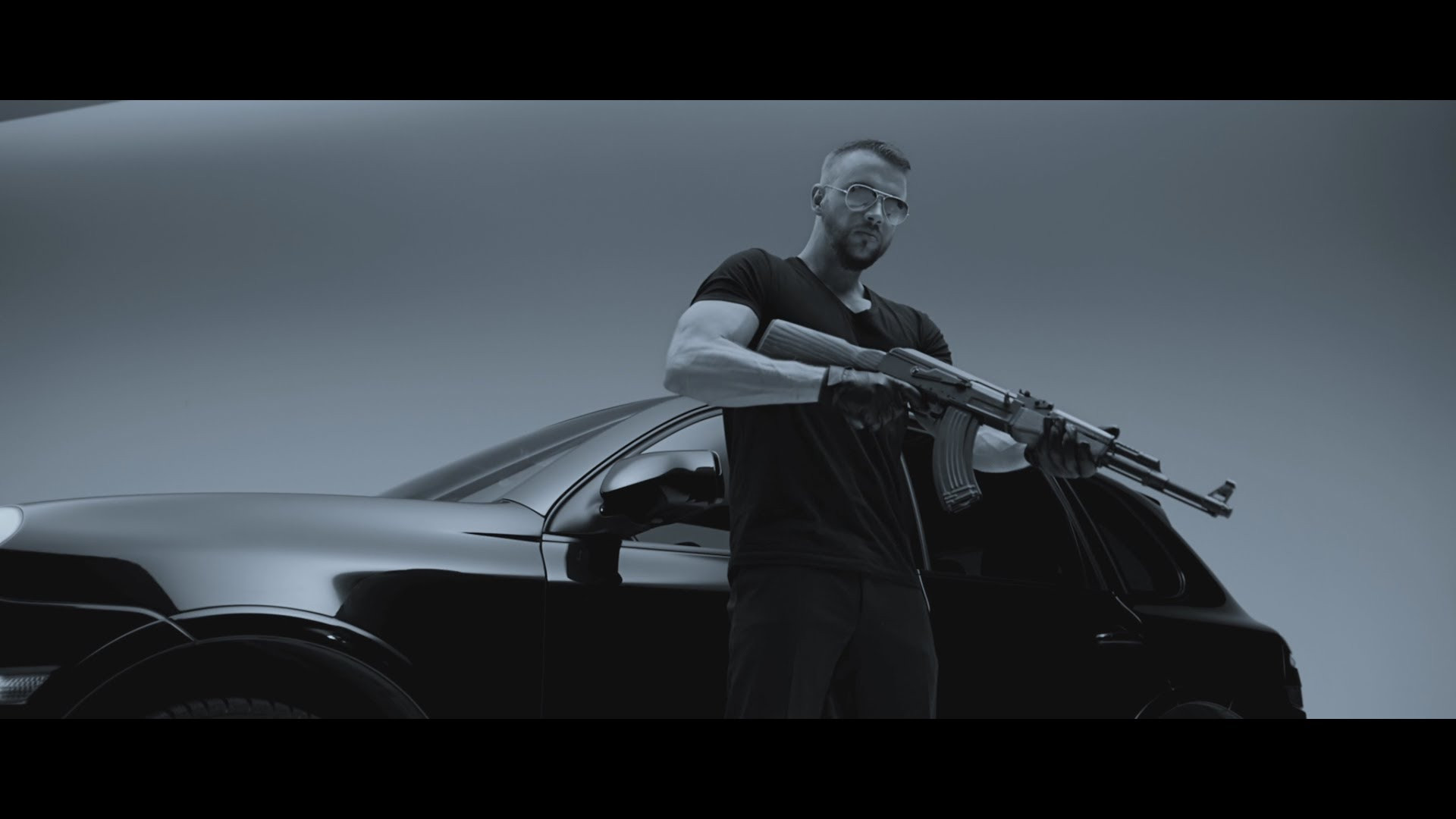 Kollegah Aks Im Wandschrank
 Kollegah AKs im Wandschrank Spit TV