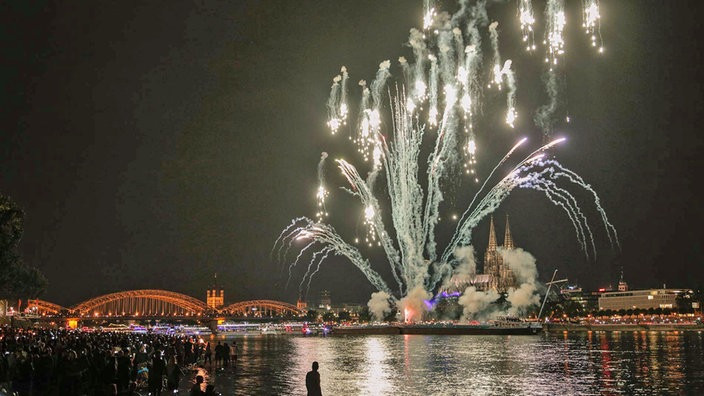 Kölner Lichter Live Stream
 Kölner Lichter 2018 Videos und Fotos vom Feuerwerk