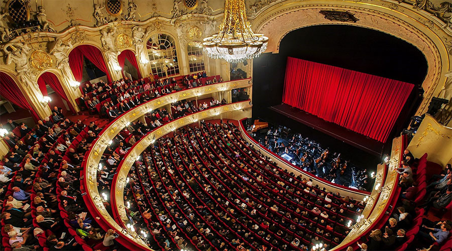 Komische Oper Hochzeit
 Opernhäuser