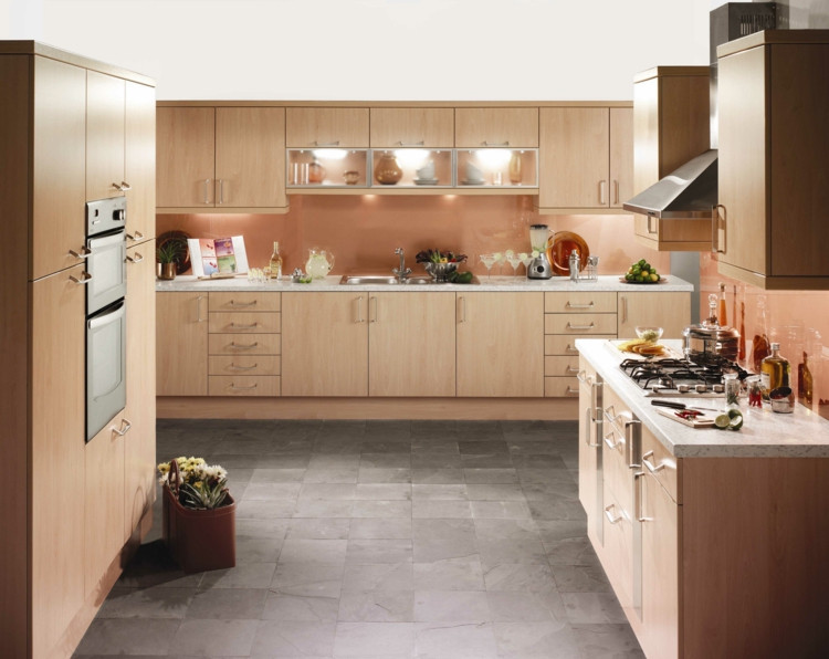 Küche Eiche Hell
 Farbe für Küche – Küchenwand in Kontrastfarbe streichen