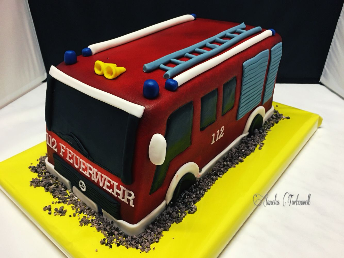 Kuchen Feuerwehr
 3D firetruck Cake 3D Feuerwehrauto Torte