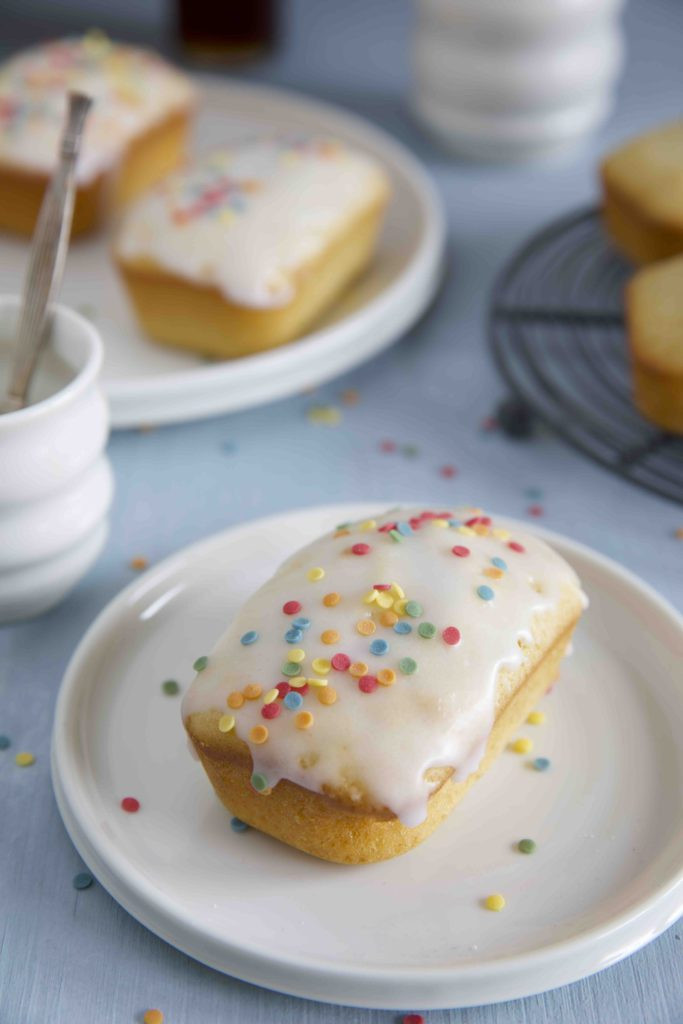 Kuchen Ohne Ei
 Mini Funfetti Cakes für Party Kleine Kuchen ohne Ei