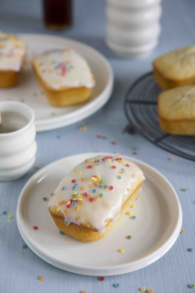 Kuchen Ohne Ei
 Mini Funfetti Cakes für Party Kleine Kuchen ohne Ei