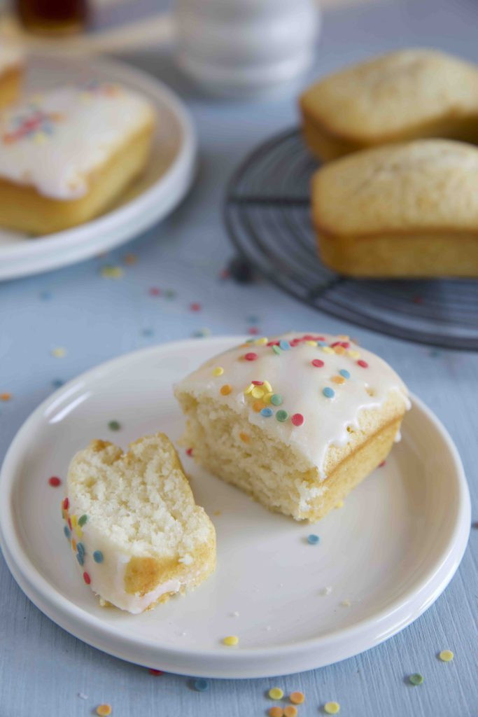 Kuchen Ohne Ei
 Mini Funfetti Cakes für Party Kleine Kuchen ohne Ei