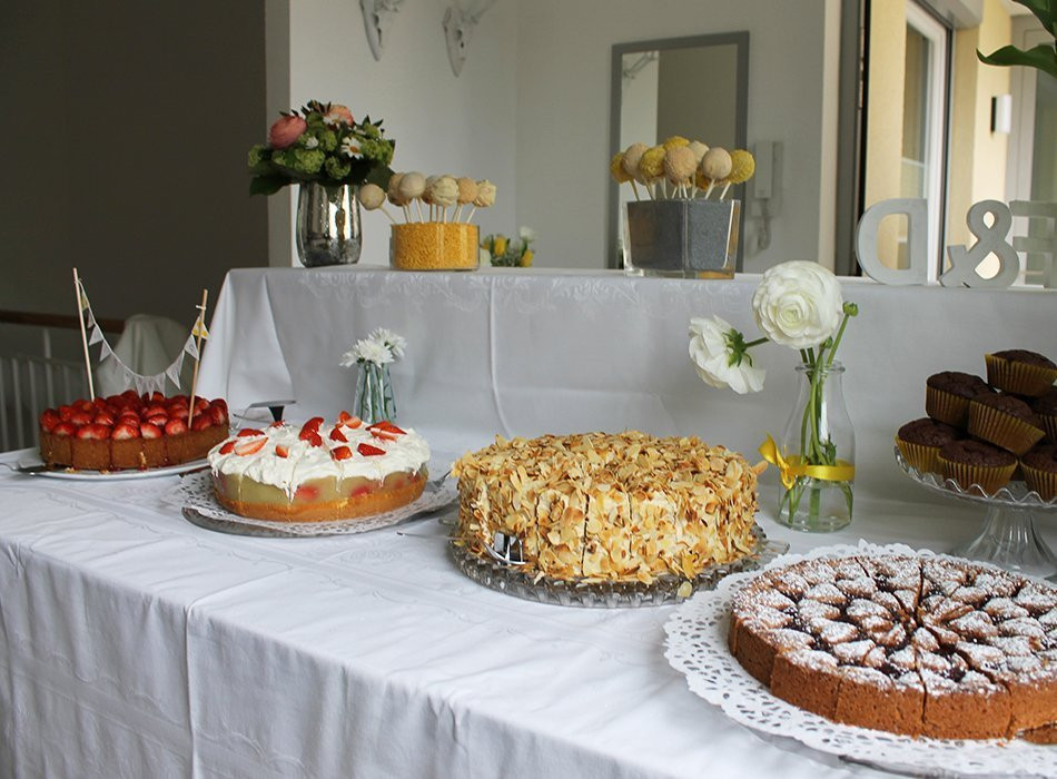 Kuchenbuffet Hochzeit
 Hochzeitstort und Kuchenbuffet Unsere Hochzeit Ekulele