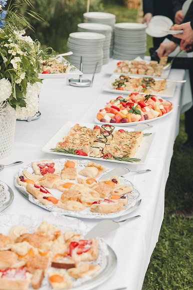 Kuchenbuffet Hochzeit
 Kuchenbuffet Catering Hochzeit Gartenglück Wegendorf