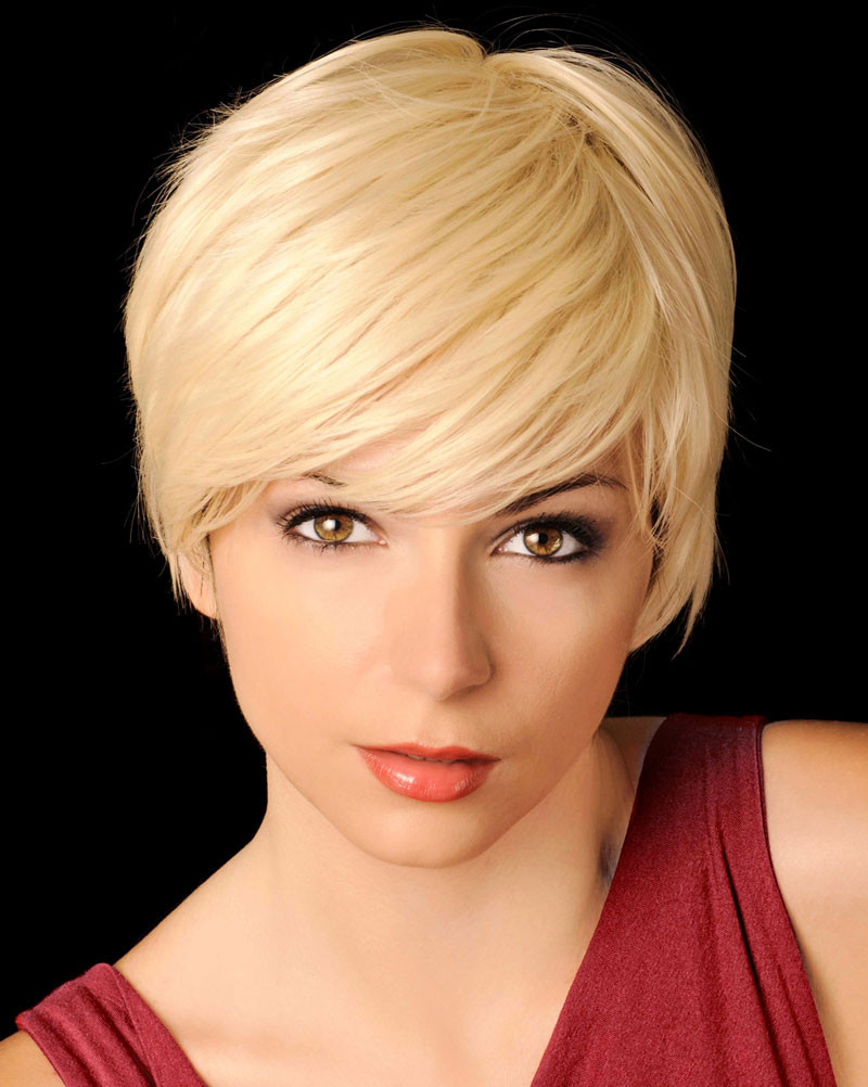 Kurz Haare Frisuren
 Blonde feminine Kurzhaarfrisur mit Seitenscheitel Blonde