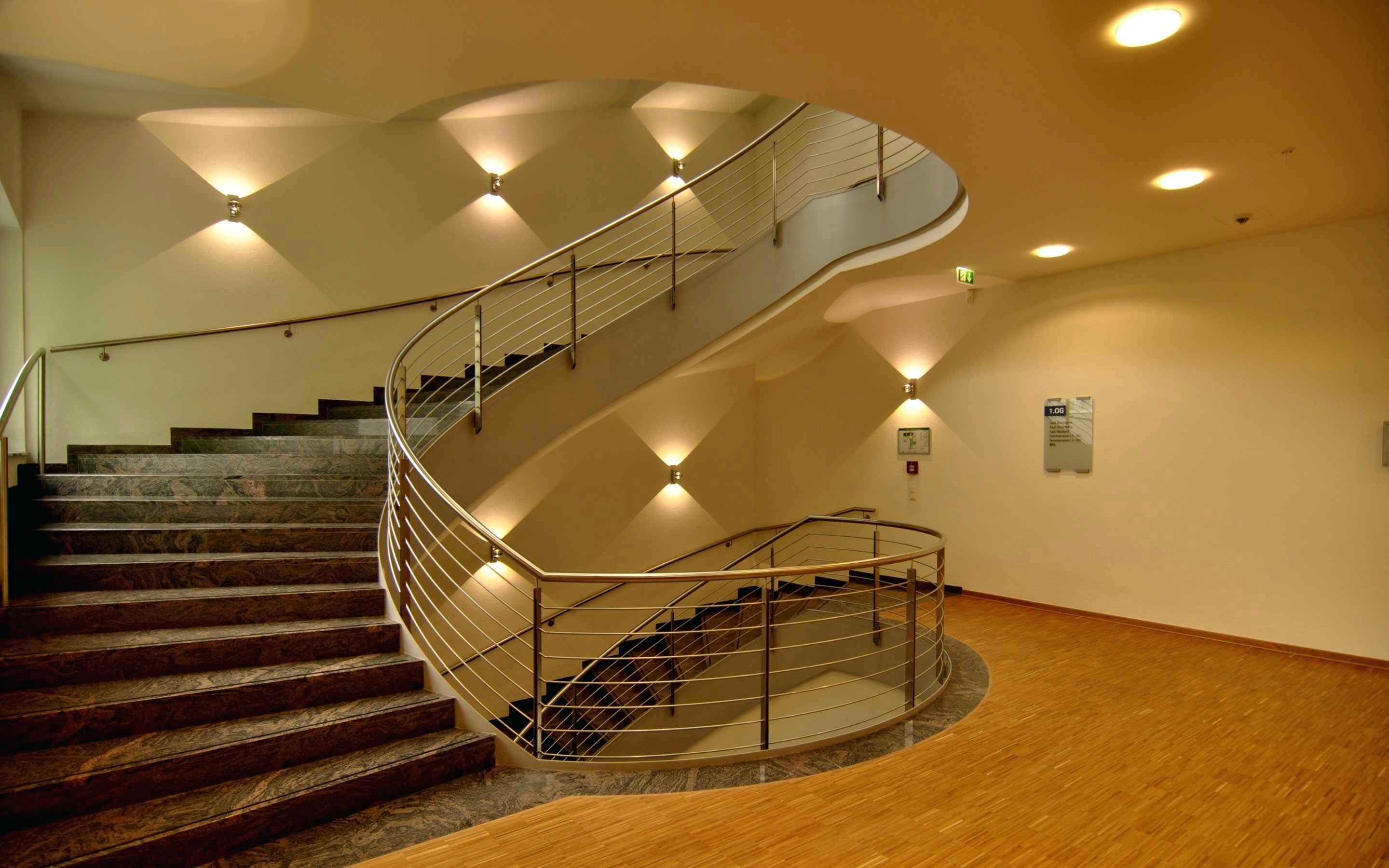 Lampe Treppenaufgang
 Natürliche Treppenstufen Mit Dezenter Beleuchtung Der