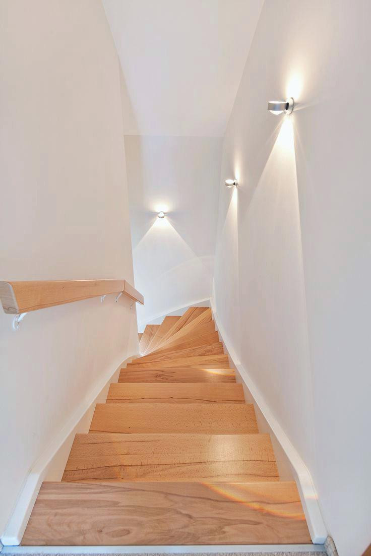 Lampe Treppenaufgang
 Natürliche Treppenstufen Mit Dezenter Beleuchtung Der
