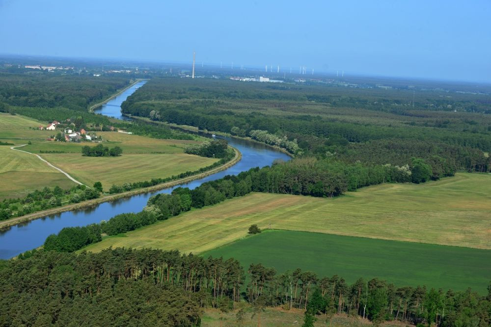 Landschaft In Sachsen Anhalt
 Genthin aus der Vogelperspektive Landschaft am Ufer und