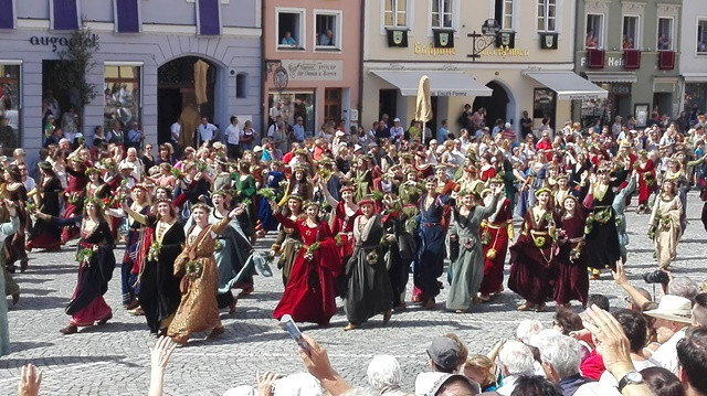 Landshuter Hochzeit Programm
 Außergewöhnliche Tour ins „Mittelalter“ – Europa Union