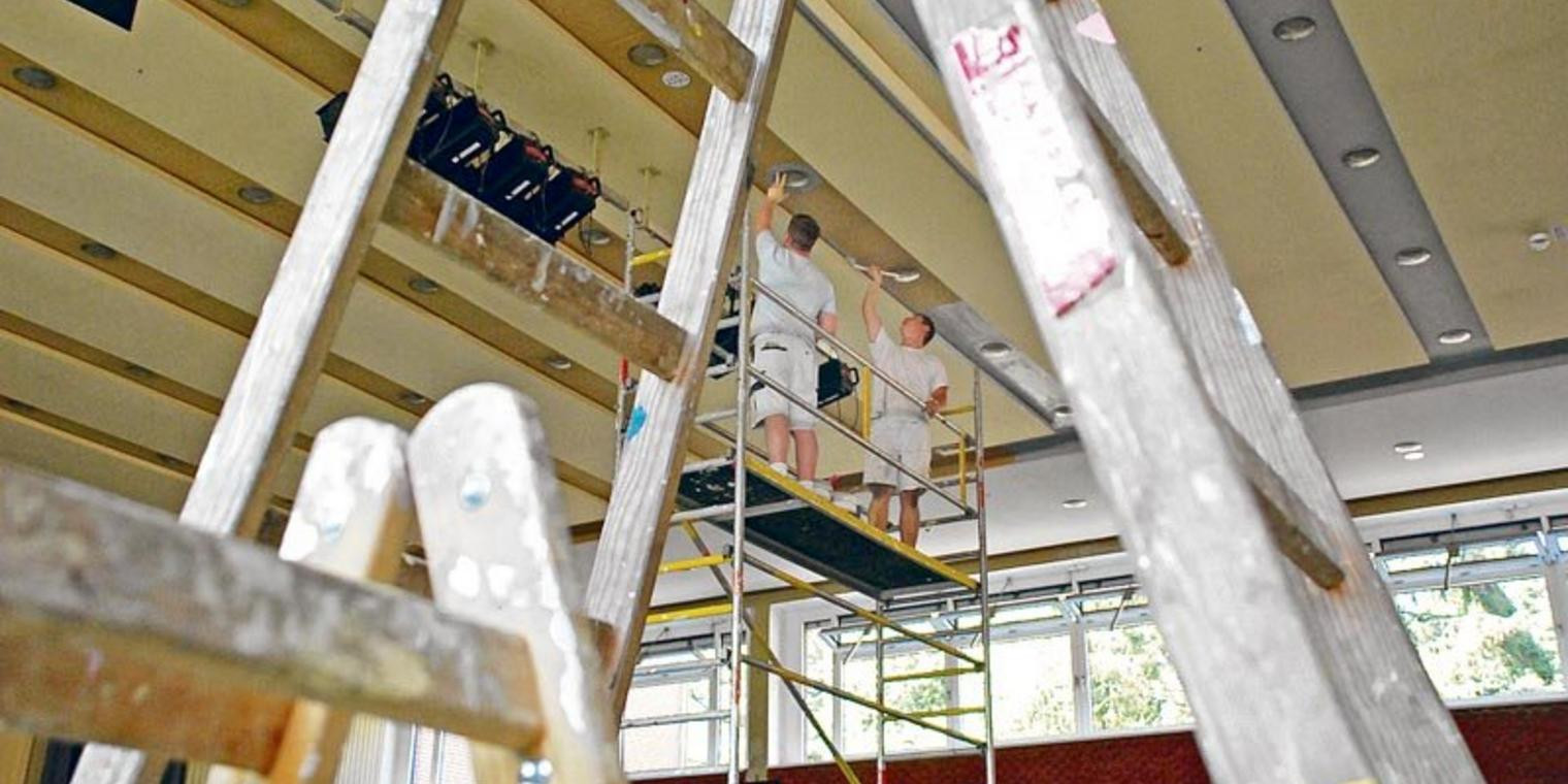 Leuchtsterne Für Die Decke
 Stadthagen Grau für Decke weinrot für Stühle