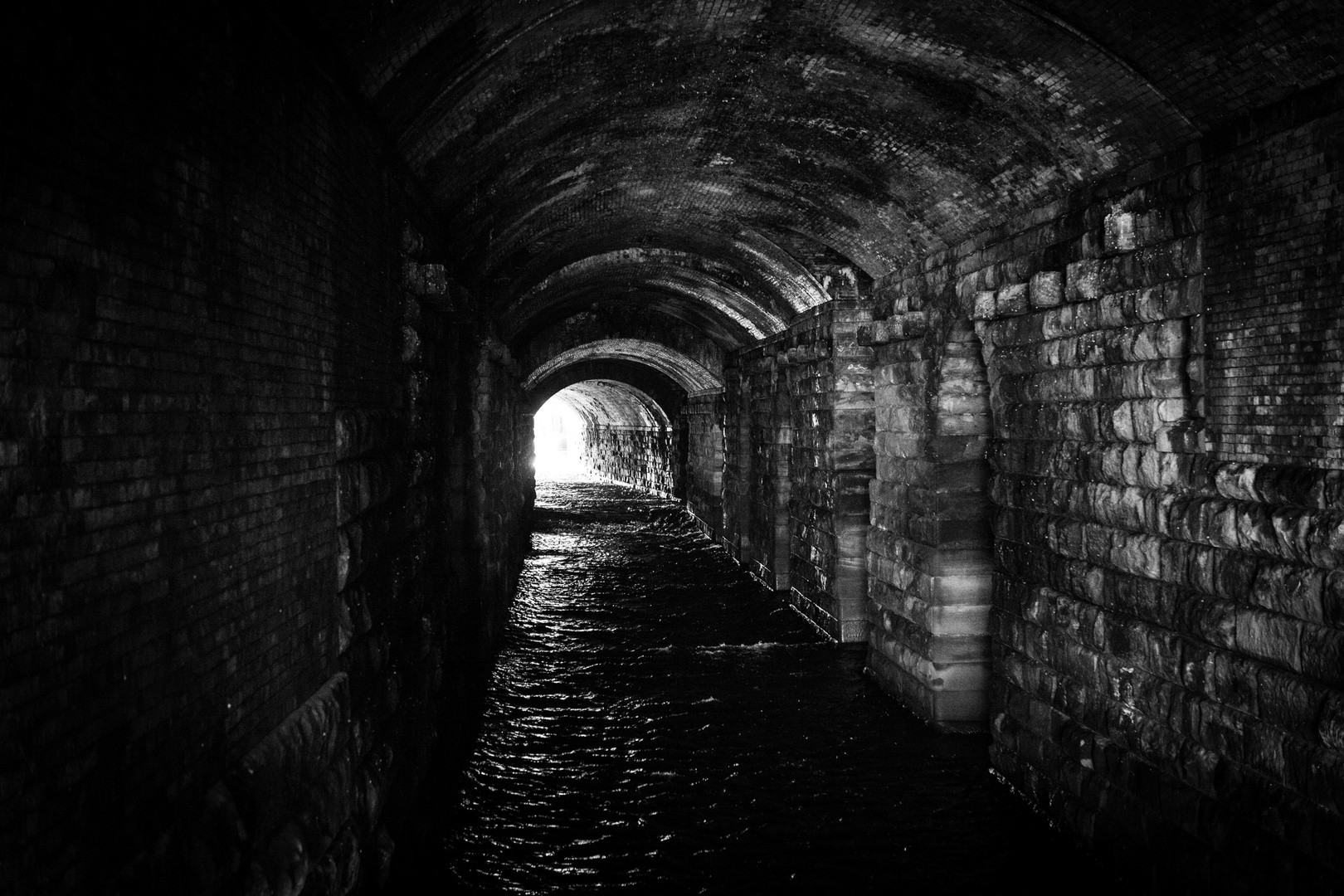 Licht Am Ende Des Tunnels
 Licht am Ende des Tunnels Foto & Bild