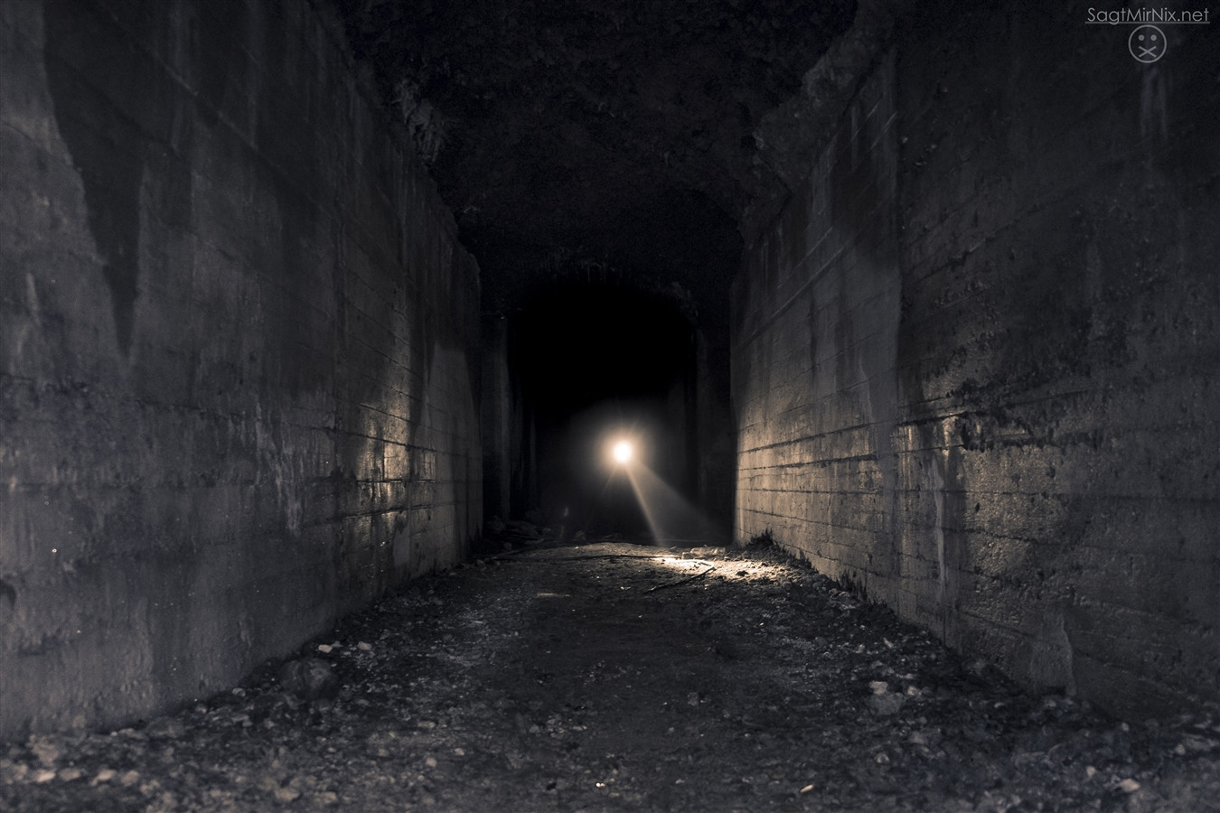 Licht Am Ende Des Tunnels
 Galerie Verlassener Bunker Licht am Ende des Tunnels