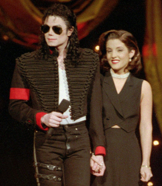 Lisa Marie Presley Michael Jackson Hochzeit
 Lisa Marie Presley Reveals That Michael Jackson Pressured