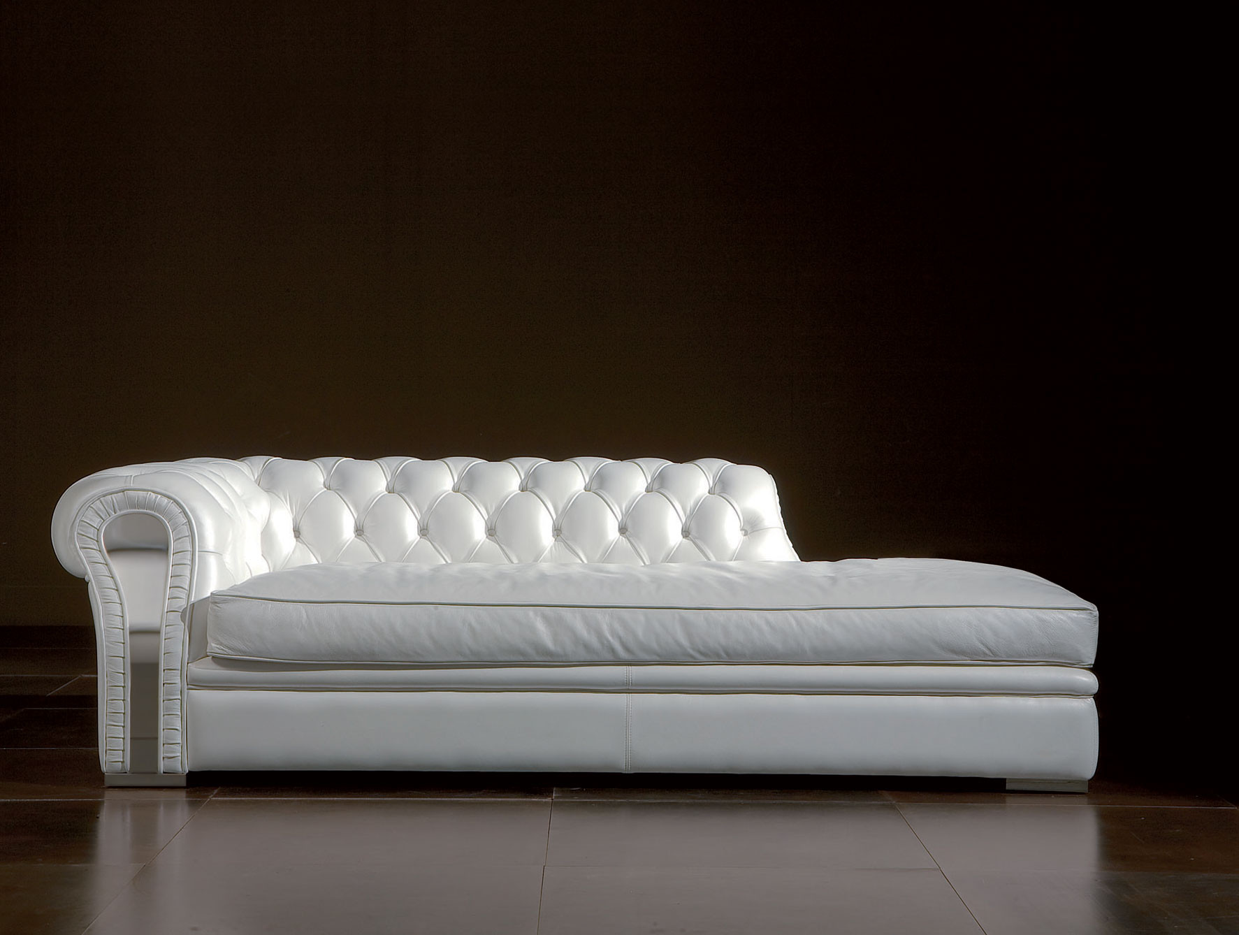 Lounger Sofa
 Nella Vetrina Rugiano Nirvana 6053 Upholstered Sofa in White