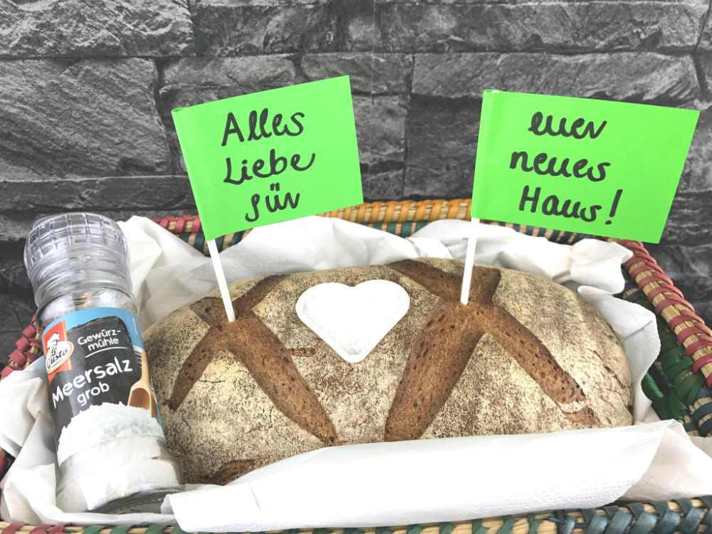 Lustige Geschenke Zum Einzug Selber Machen
 Brot und Salz zum Einzug schenken ☘ Die besten Ideen