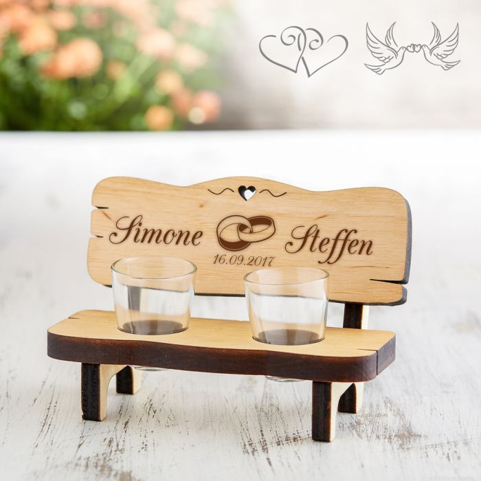 Lustige Geschenke Zur Hochzeit
 Personalisierte Schnapsbank zur Hochzeit mit zwei Shotgläsern