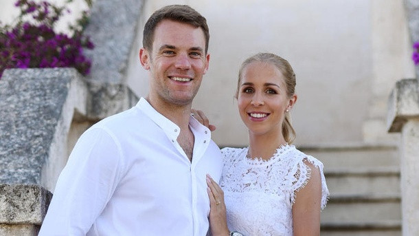 Manuel Neuer Hochzeit Italien
 Manuel Neuer Erstes Posting nach Traumhochzeit mit seiner