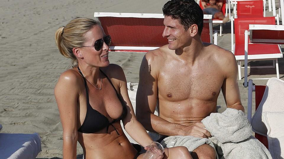 Mario Gomez Hochzeit
 Mario Gomez will Freundin Carina Wanzung nach der Fußball