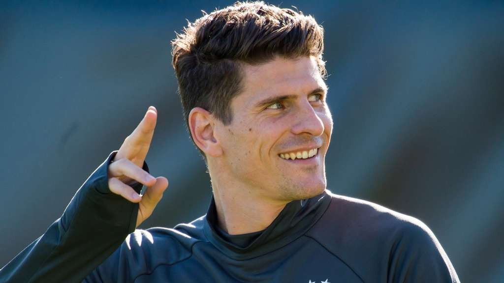 Mario Gomez Hochzeit
 Nach der EM 2016 Mario Gomez heiratet seine Freundin