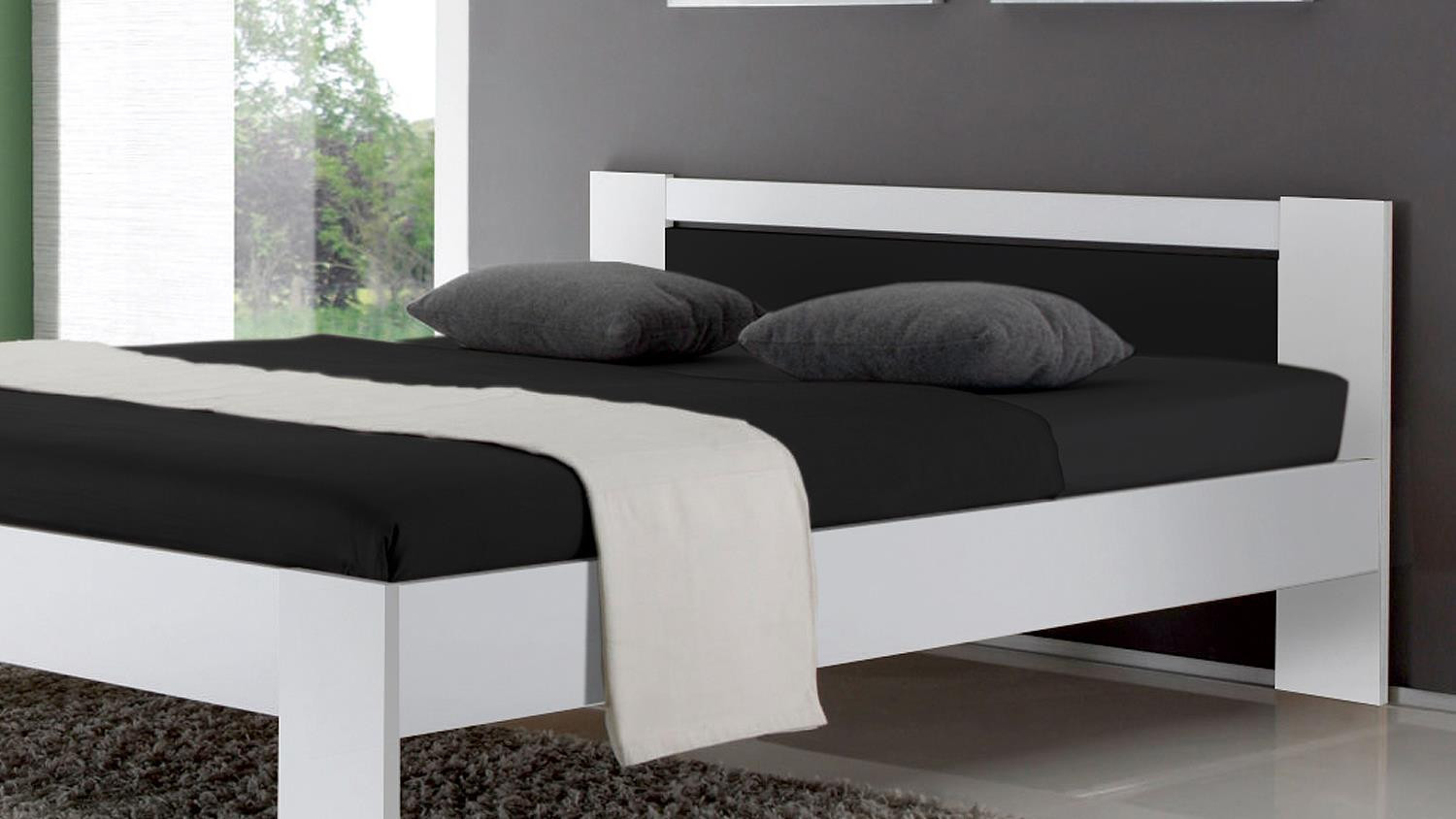 Matratze 140x200
 Bett Vega Futonbett in schwarz weiß mit Rollrost und