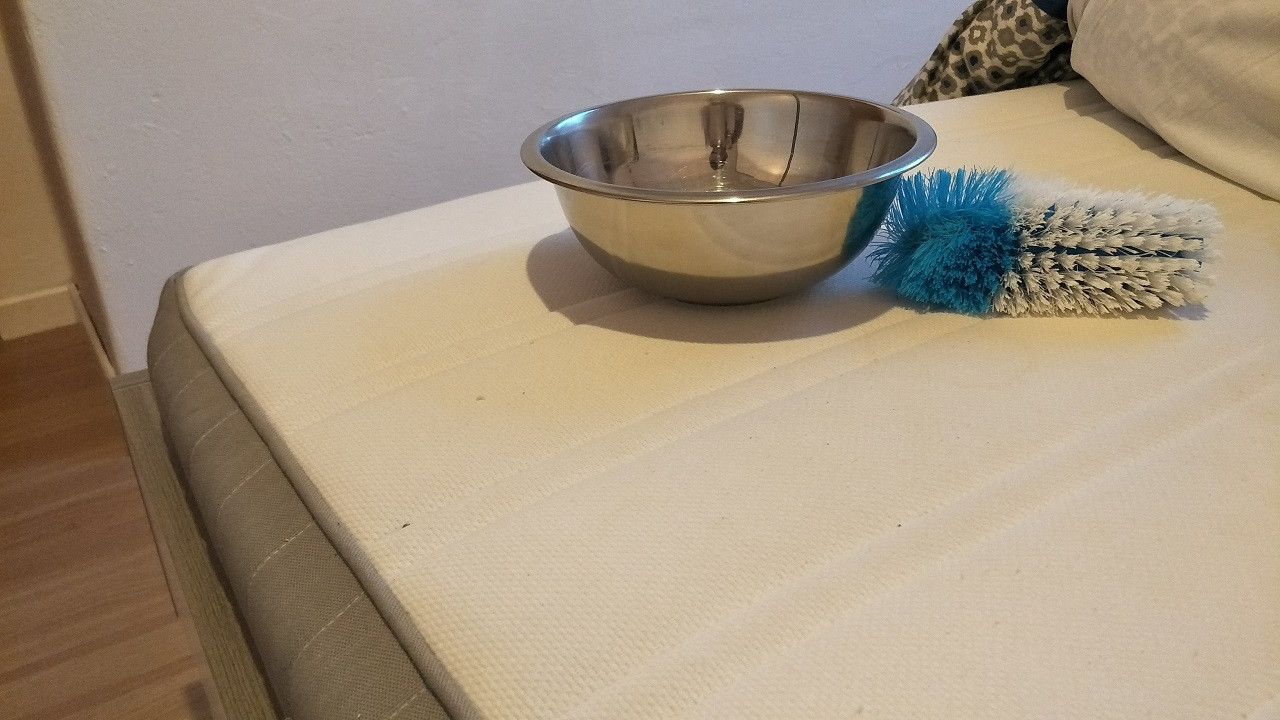 Matratze Reinigen
 Matratze reinigen Tipps und Hausmittel gegen Flecken