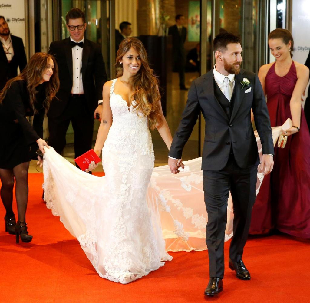 Messi Hochzeit
 Lionel Messi Mutter und Shakira sorgen bei Hochzeit für