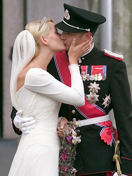 Mette Marit Hochzeit
 Die Hochzeitsküsse der Royals im Vergleich