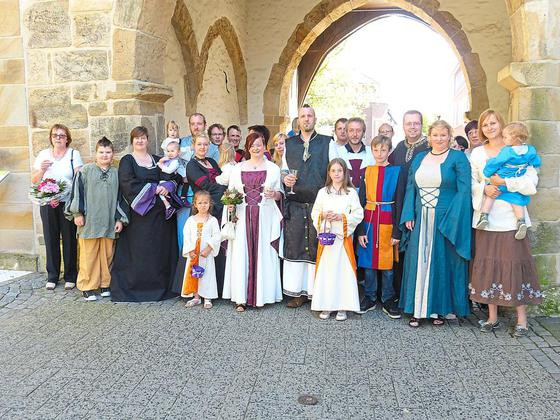 Mittelalterliche Hochzeit
 Mittelalterliche Hochzeit Edelleute geben sich