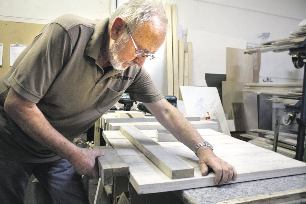 Möbel Clou Paderborn
 Löhner Unternehmen baut neue Möbel aus altem Holz nw