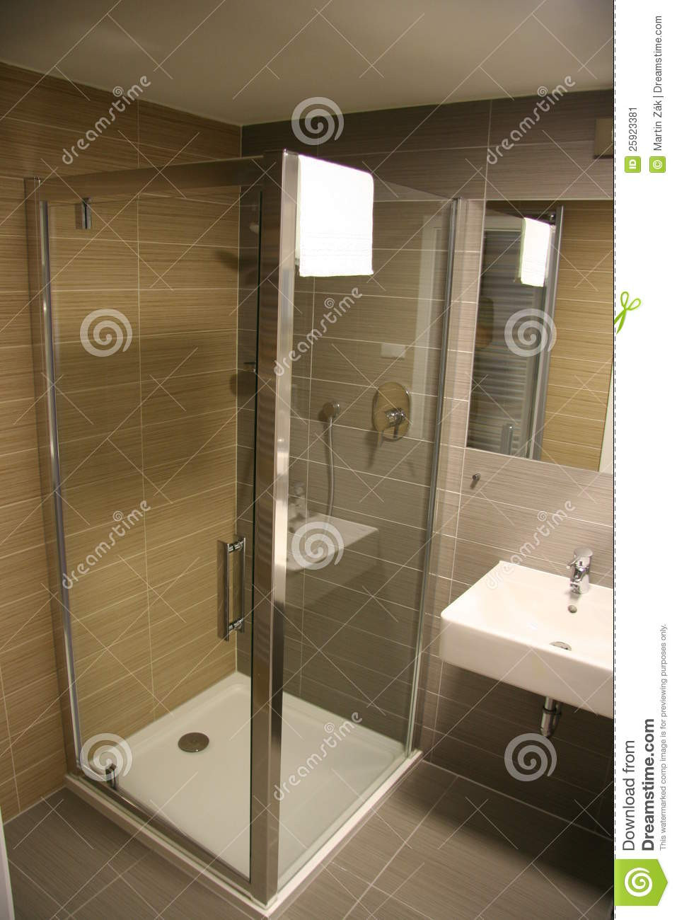 Moderne Dusche
 Moderne Dusche stockbild Bild von frisch sauber hotel