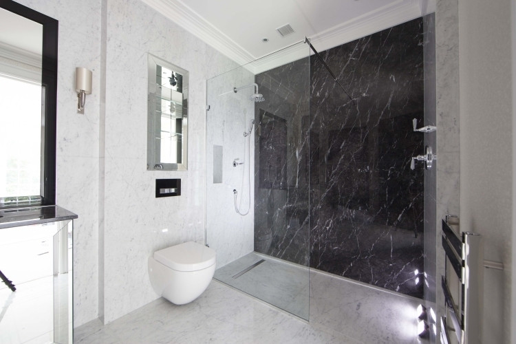 Moderne Dusche
 Ebenerdige Dusche in 55 attraktiven modernen Badezimmern