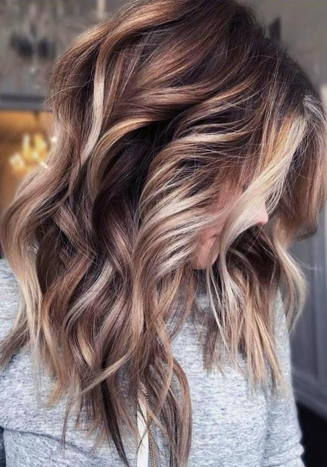 Moderne Frisuren Frauen 2019
 Modern Frisuren Mittellanges Haar Locken 2019 Aktuelle