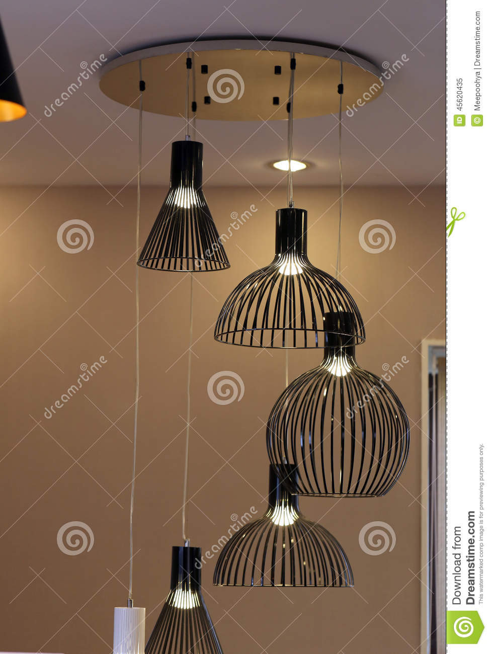 Moderne Lampen
 Moderne zwarte lampen stock afbeelding Afbeelding