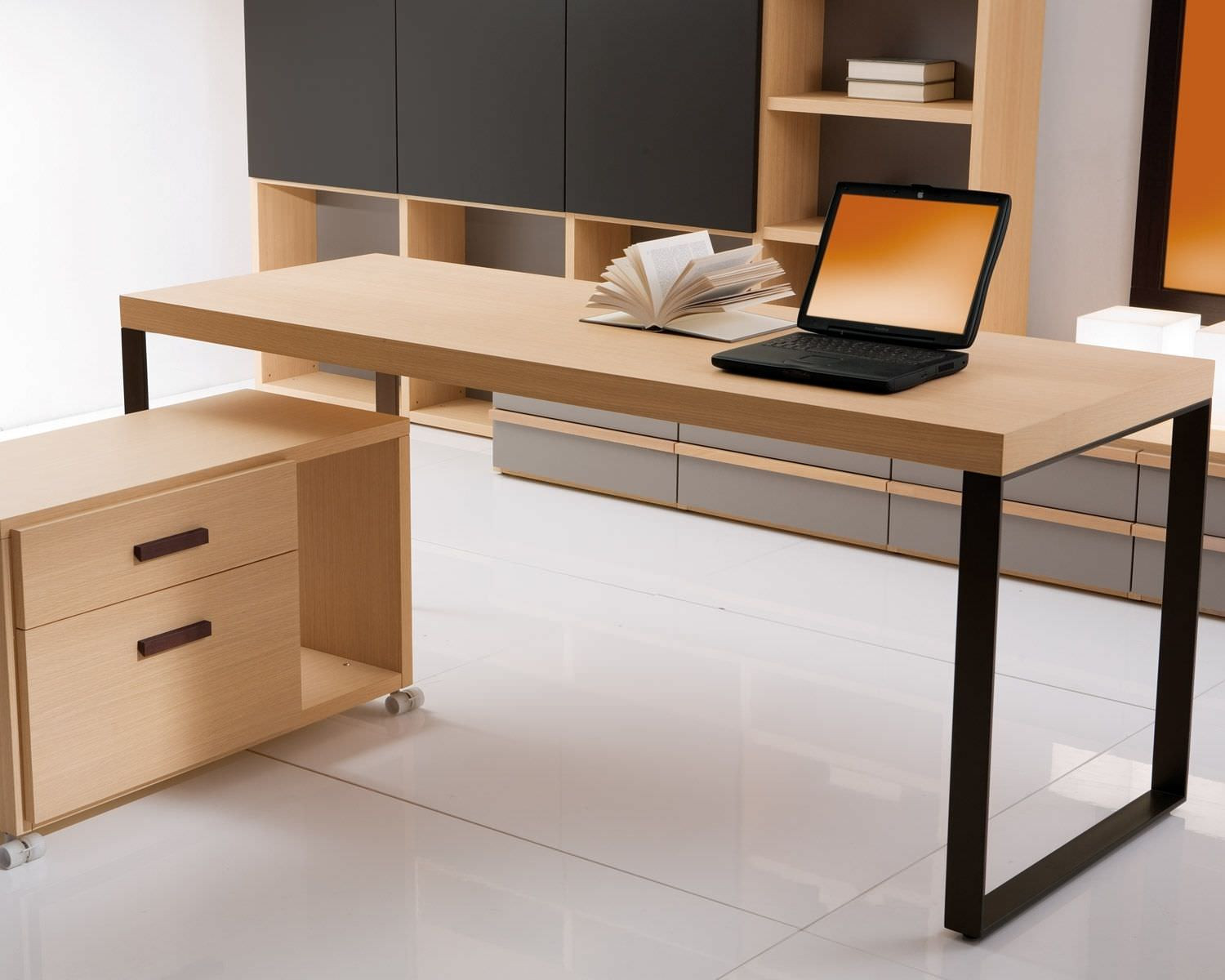 Moderner Schreibtisch
 Moderne Schreibtische zu Hause