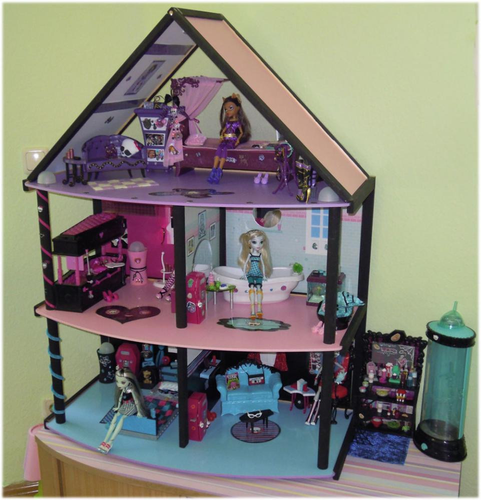Monster High Haus
 Bin ich zu alt für Monster high Puppen & Barbie