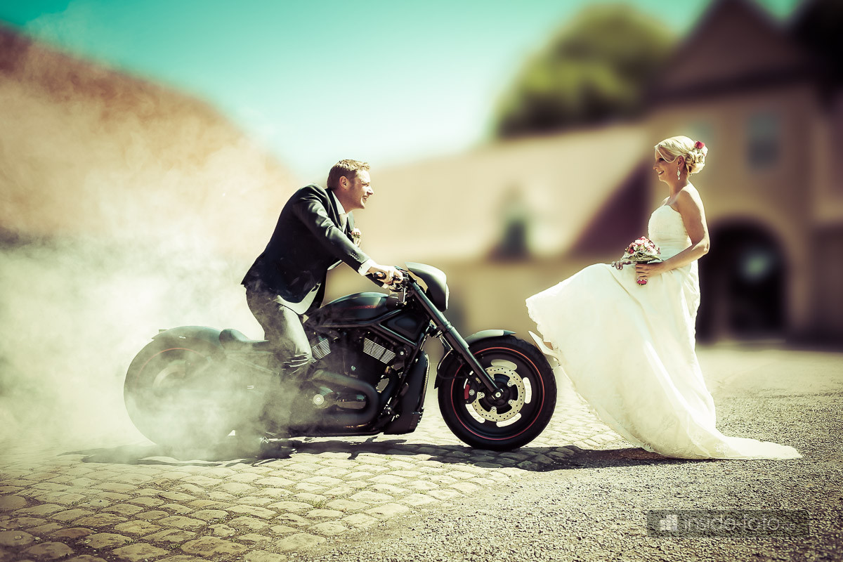 Motorrad Hochzeit
 Heiße Hochzeit mit einem Motorrad Harley Davidson